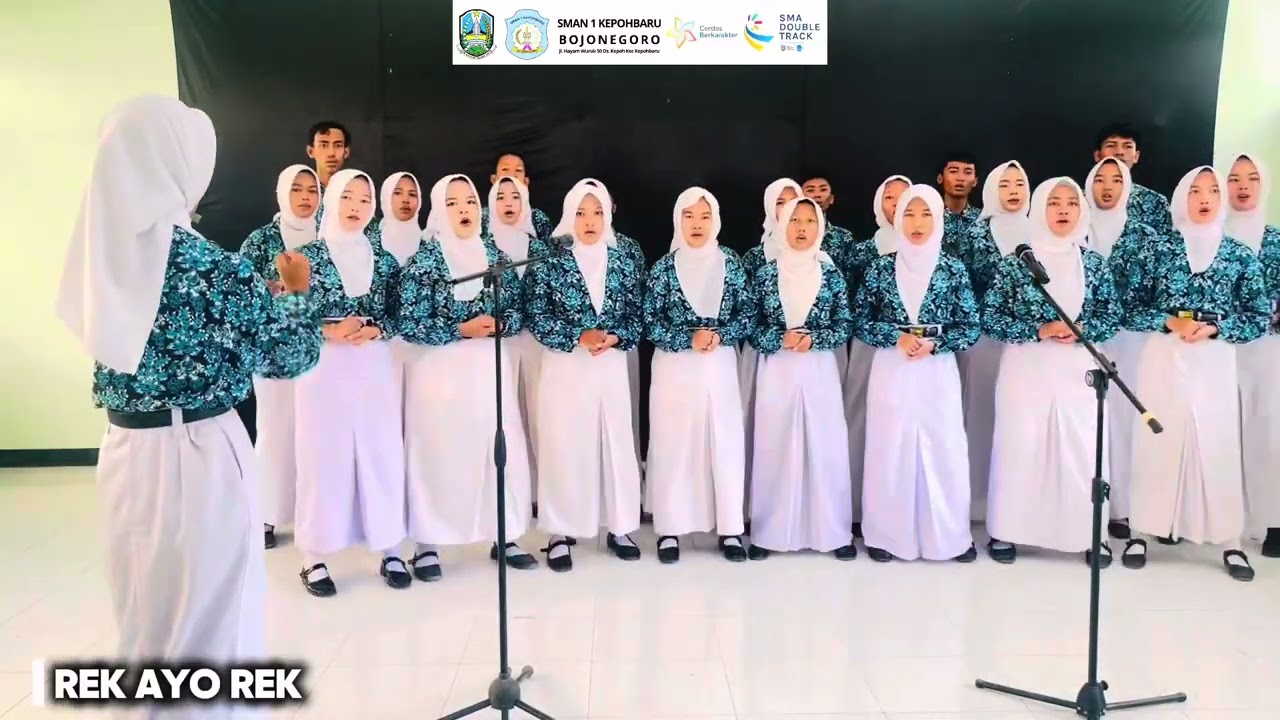 MARS JAWA TIMUR & REK AYO REK - PADUAN SUARA SMAN 1 KEPOHBARU BOJONEGORO 
