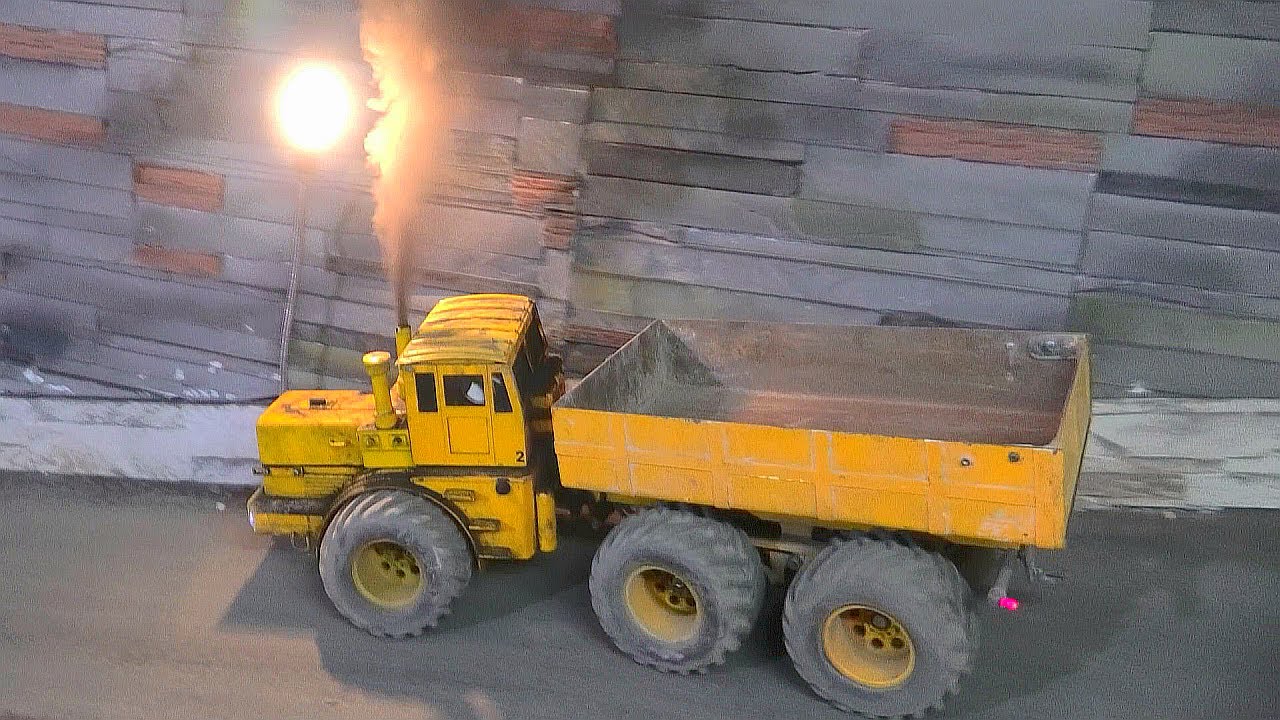Russian K 700 with RC Diesel Engine and Real Black Smoke