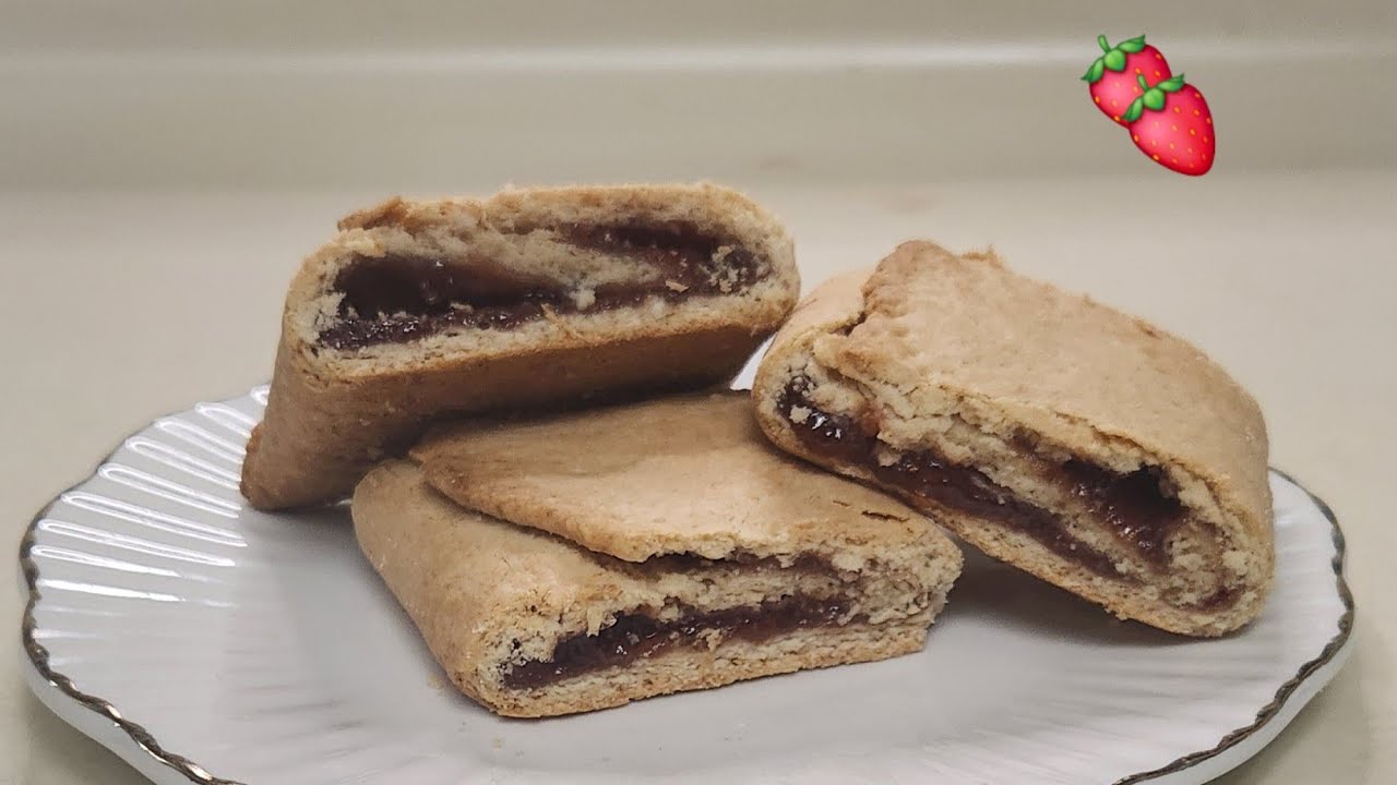 Belizean Jam Roll Made With Homemade Strawberry Jam.
