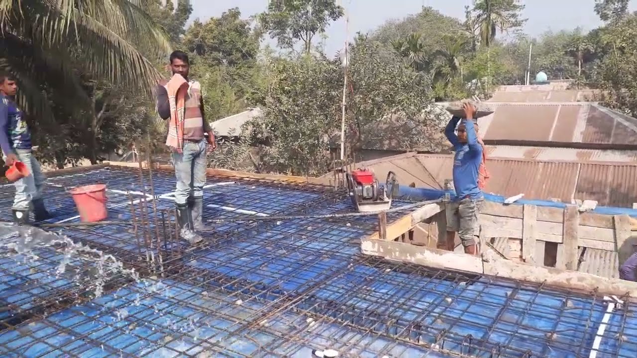 আলহামদুলিল্লাহ চলছে ছাদের  কাজ দেখুন একবার 😮😮😮😮❤️❤️❤️❤️