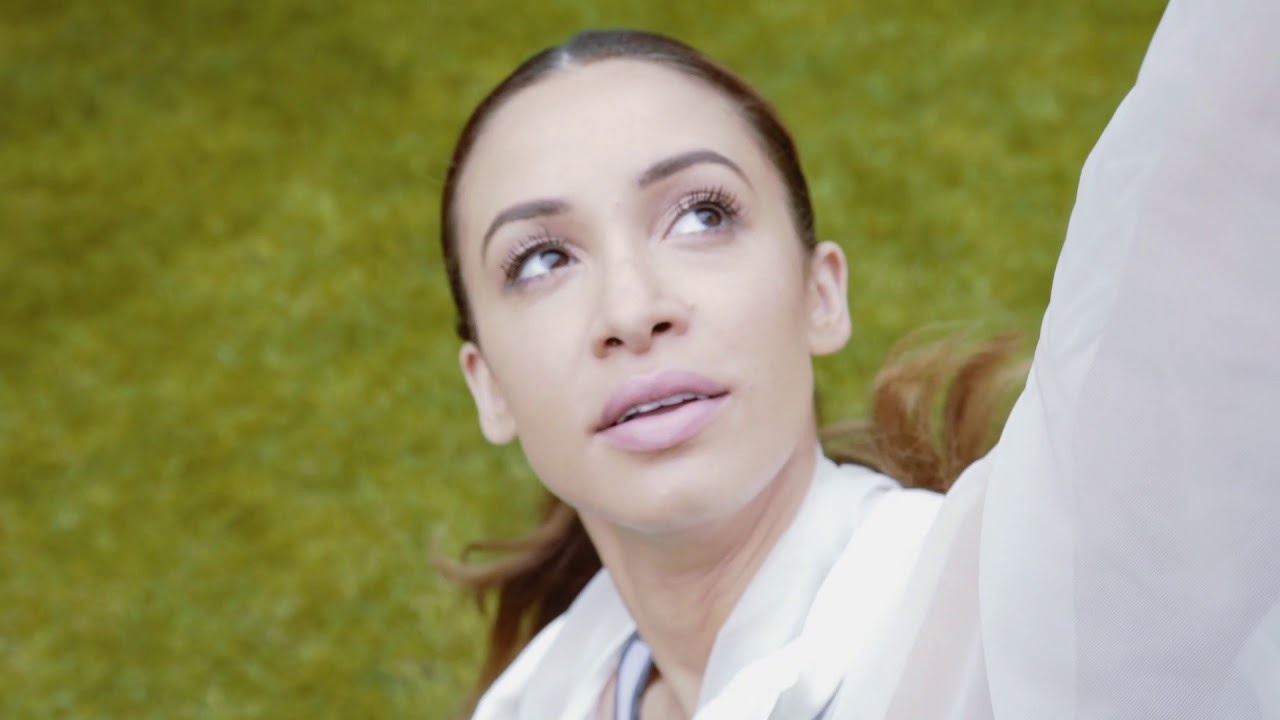 Lasting Finish Breathable Foundation 25HR challenge featuring Danielle Peazer