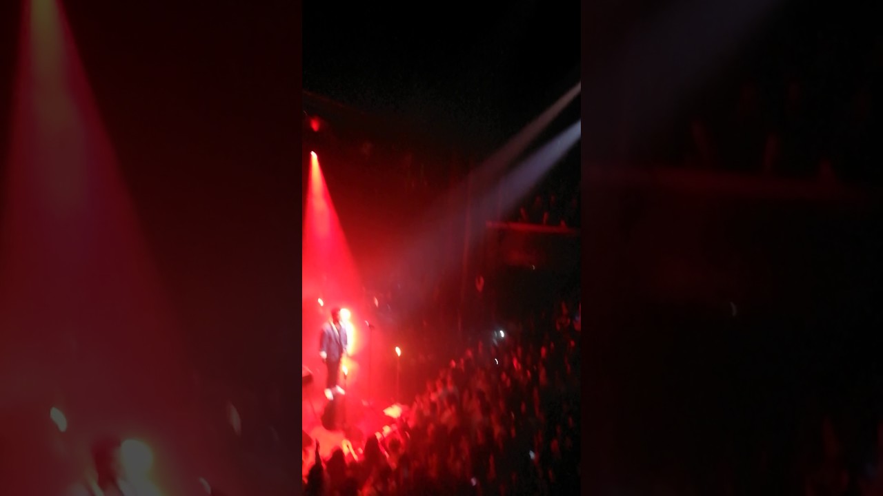 SLIMANE CHANTE POUR SA MERE ET SON PERE ET REALISE ENFIN SON REVE