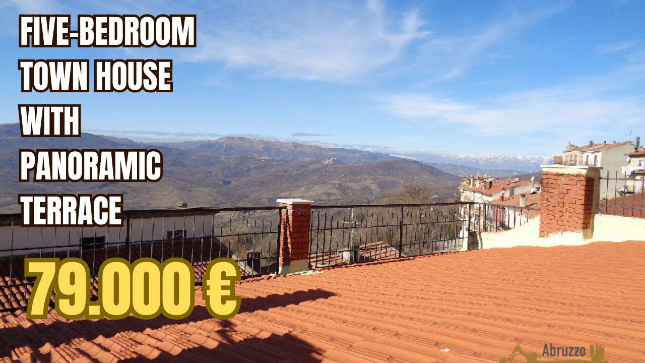 Large, five-bedroom town house with terrace and amazing view. Tufillo
