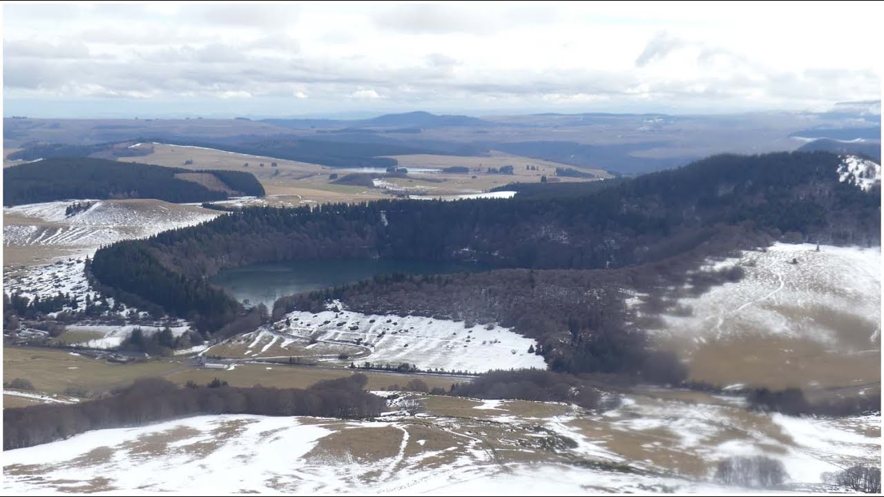 La Banne d'Ordanche avec vues sur le Puy de Sancy, le Lac Pavin, Super Besse et Besse