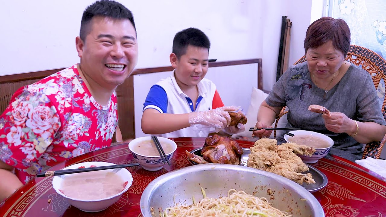 Чао все просил мяса, они ели холодную лапшу и цыплят #ChefChao