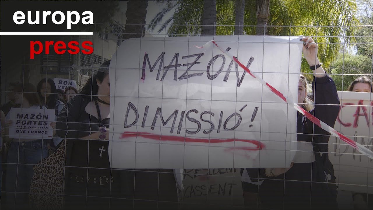Estudiantes reciben a Mazón en la UPV con gritos de "vergüenza" y "dimisión"