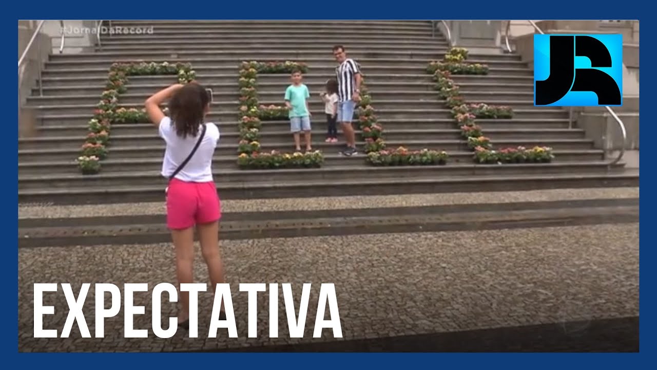 Fãs e admiradores devem lotar Santos (SP) para se despedir de Pelé