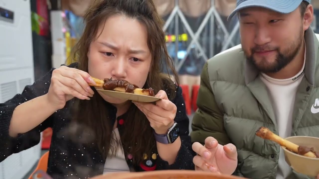 Rejoice in Wuhan! A BBQ Feast with Glutinous Rice & Pork Tendons