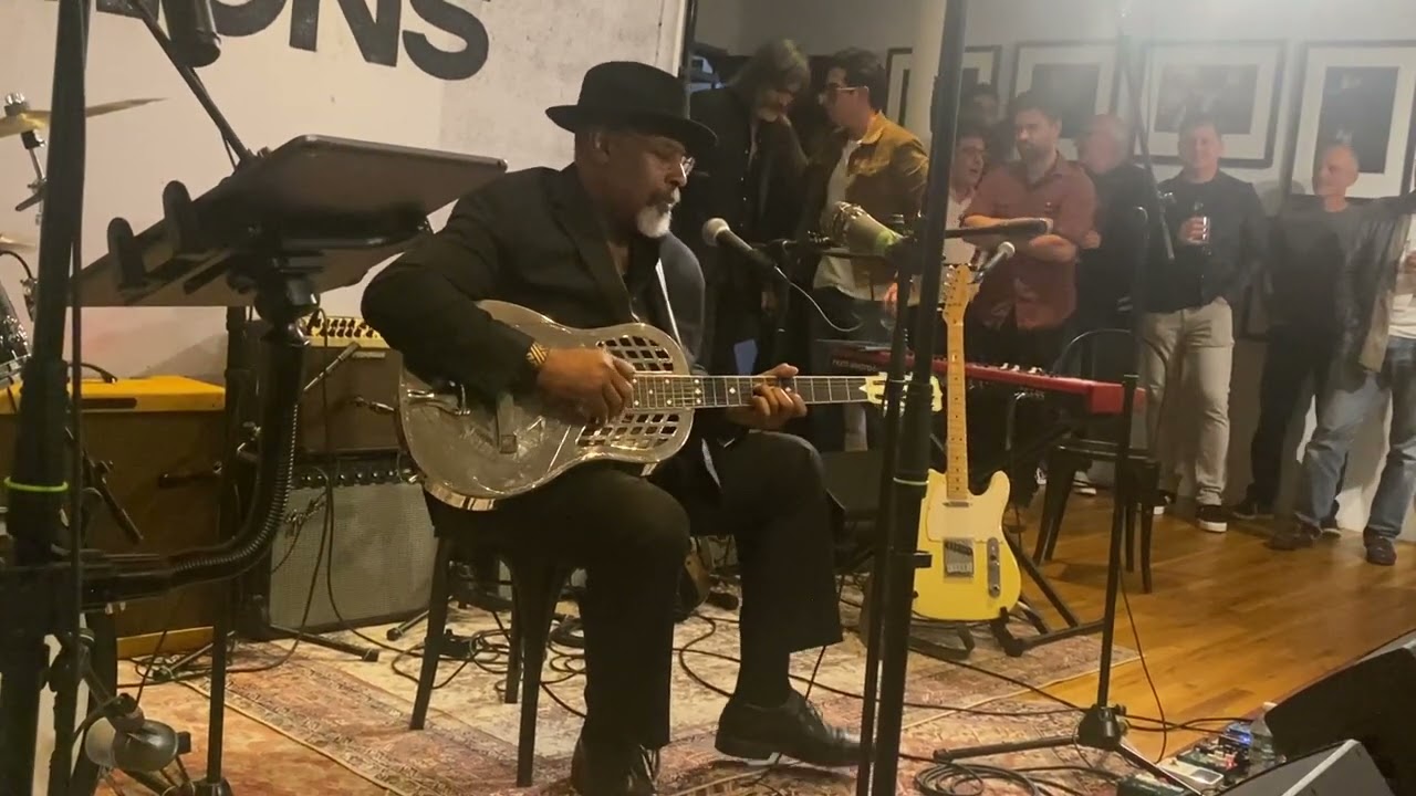 Junior Mack Celebrates Taj Mahal
