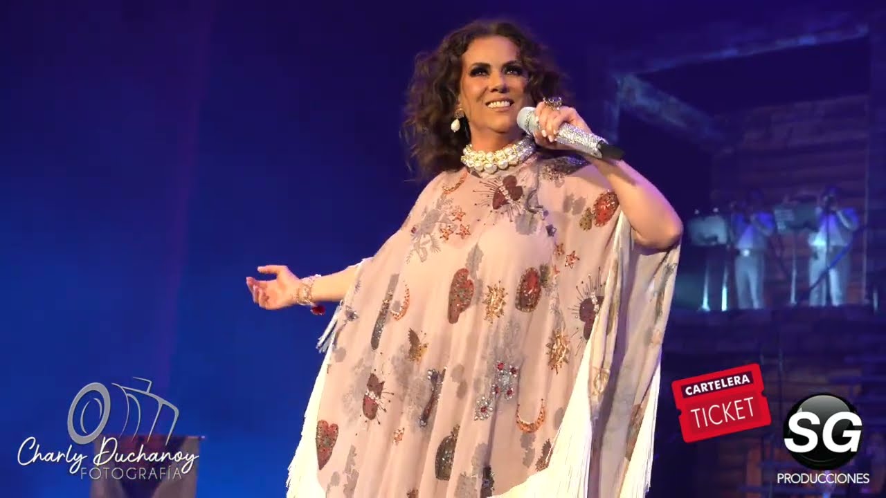 Edith Marquez - Mirame (opening) - Auditorio Nacional - Feb24