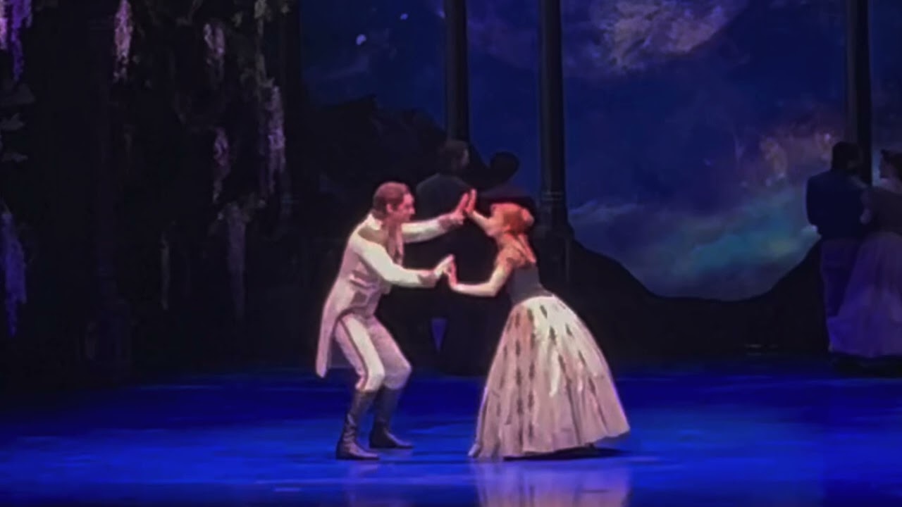 Abla Alaoui & Simon Loughton - Love Is An Open Door (Liebe Sie öffnet Türen) - Frozen Broadway DE