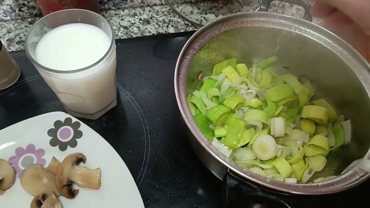 CREMA DE PUERROS Y CALABACÍN CON UN TOQUE DE CHAMPIÑONES (para mí, la mejor 😋)