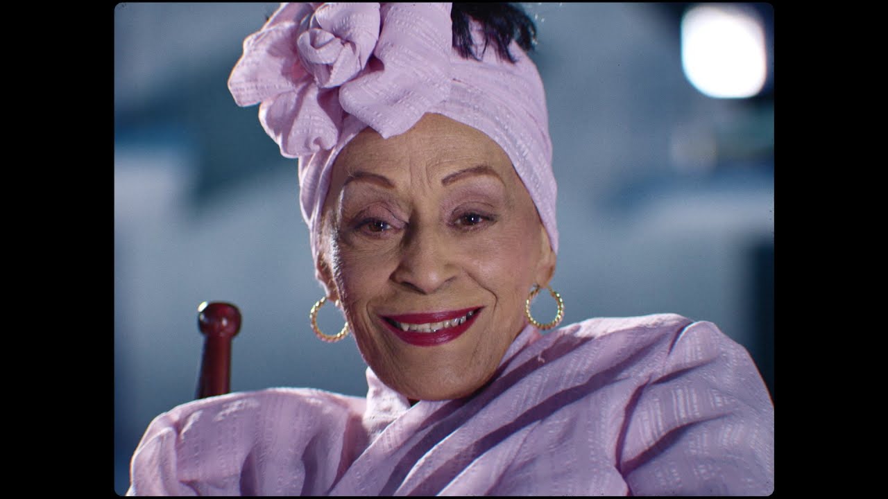 Bolero a la vida - Omara Portuondo feat. Gaby Moreno (Video oficial)