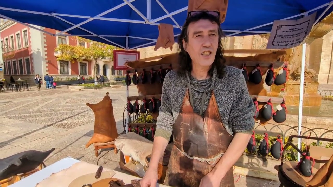 Taller de fabricación de botas de vino en Valdepeñas para brindar por el Día Europeo del Enoturismo