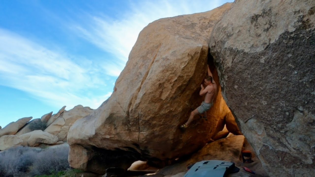 Joshua Tree Bouldering: Bittersweet V9***