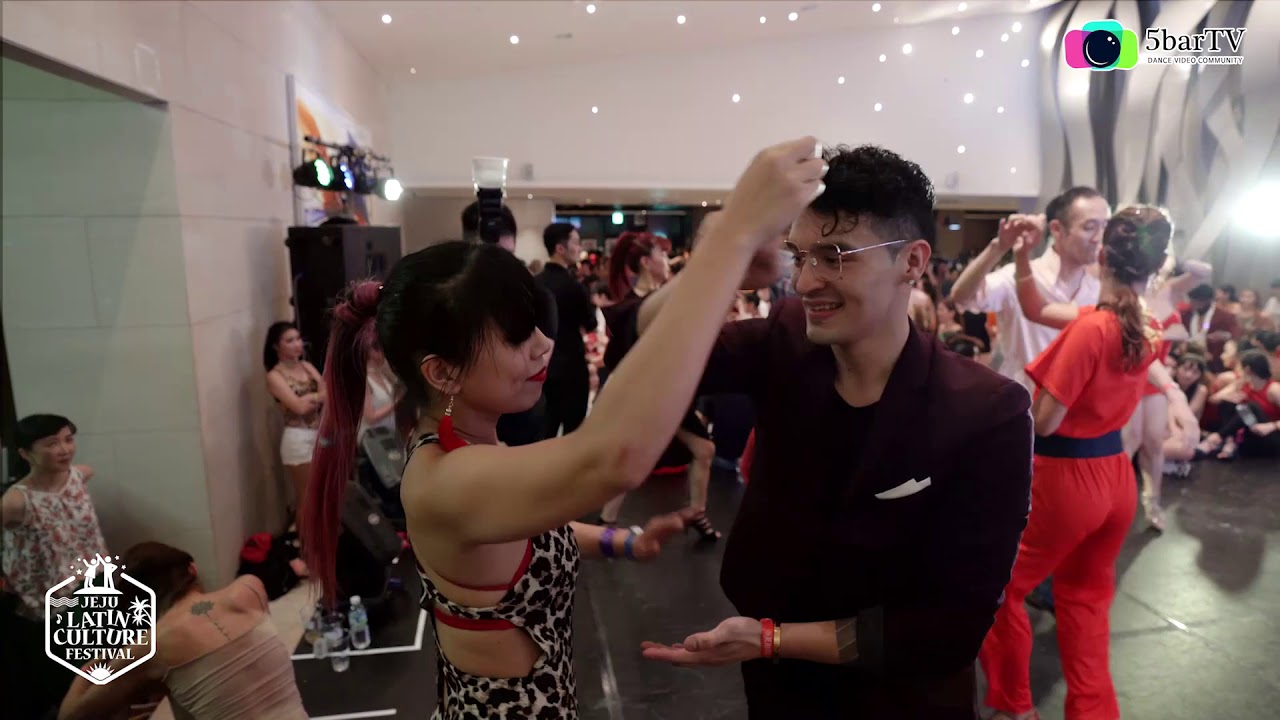 Ruben (루벤) & Michelle Teo Salsa social dancing  @  2019 KOREA JEJU LATIN CULTURE  FESTIVAL [JLCF]