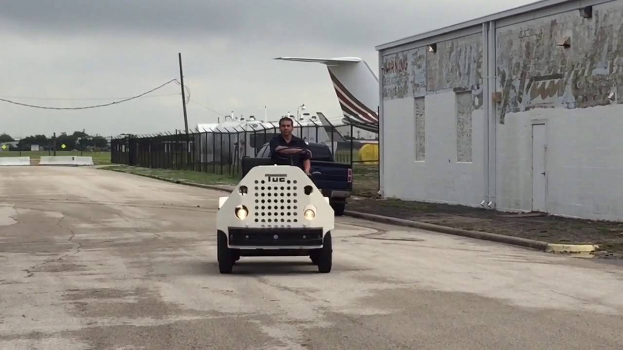Baggage tractors operational video