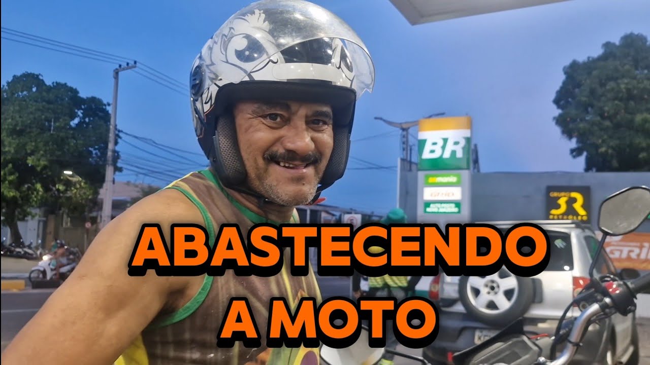 Fomos abastecer a moto