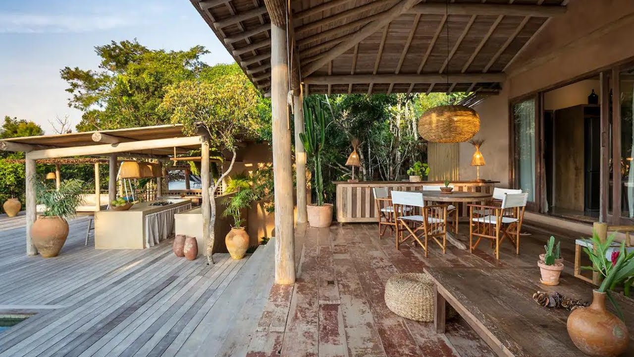 CASA RÚSTICA com VARANDA DE MADEIRA | Quintal e Piscina!