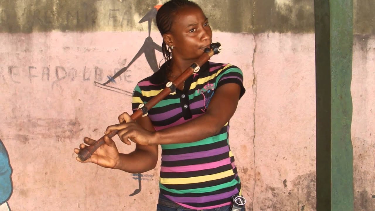 Amazing Female Flute player from Guinea Conakry - Fanta Keita, Flautist