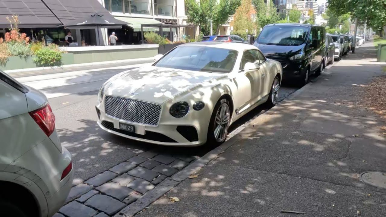 Car spotting in Melbourne.. (PART 1, DOMAIN ROAD) 6x Porsches, Urus, Purple Hurucan, C63s and more