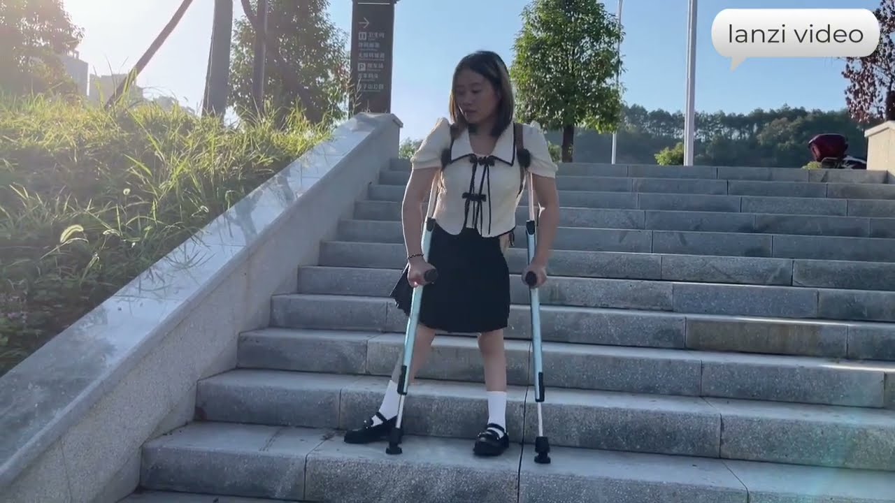 Miki:Polio girl walking