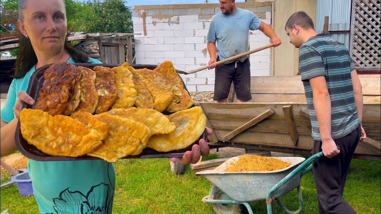 Ukrainian rural life:Family Cooking & Building on the Farm