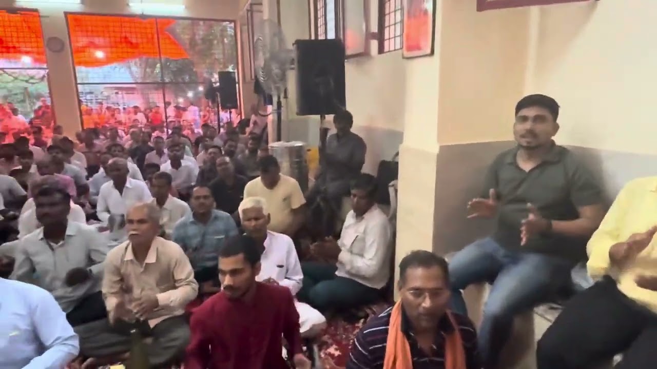 महर्षि मेंहीं आश्रम में सभी भक्तों ने अत्यंत उत्साहित करने वाले गुरु कीर्तन वीडियो अंत तक देखें। 