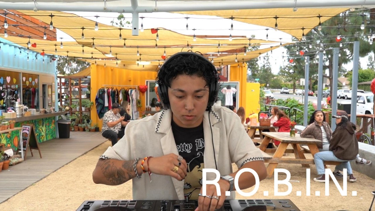 R.O.B.I.N. | Tropicaza [La Colmena]