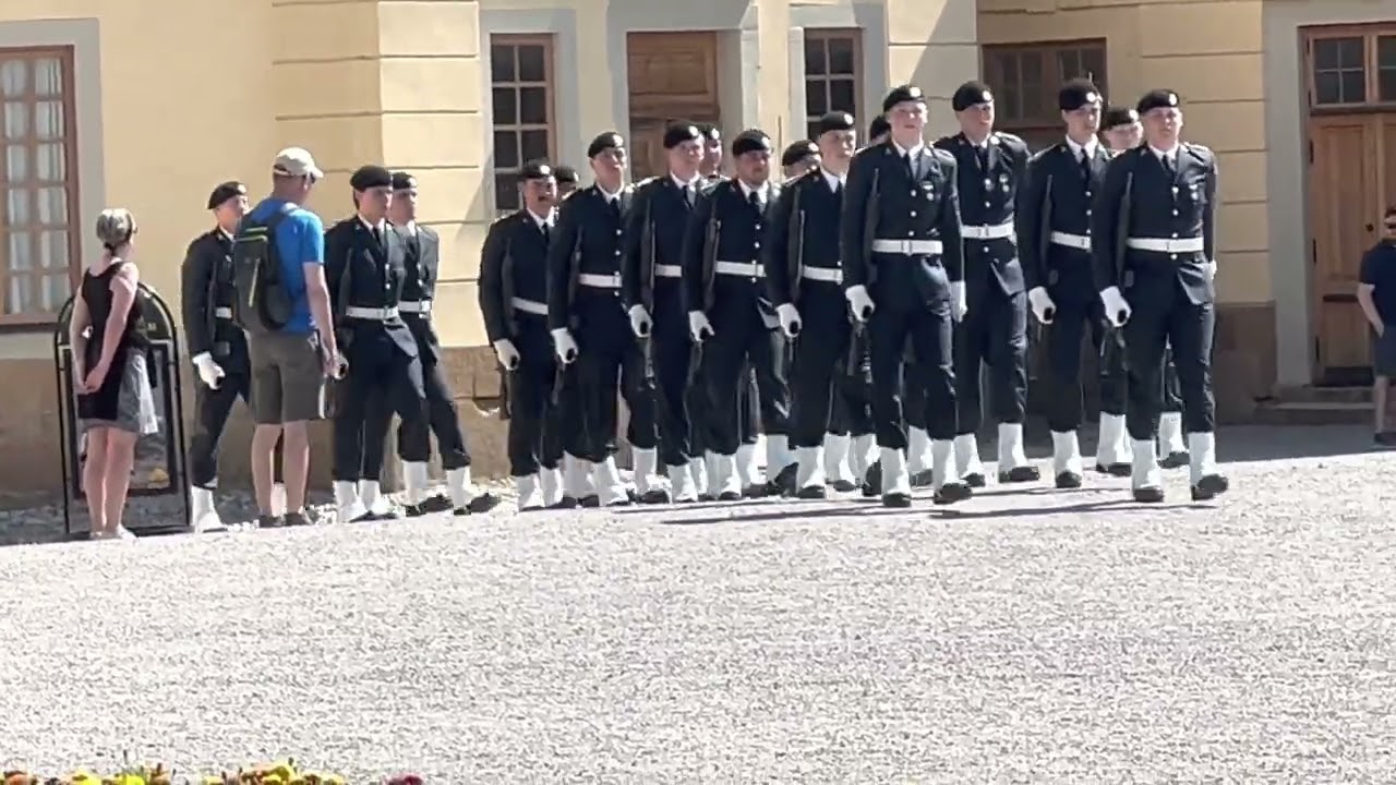 Drottningholms Slott vaktavlösning. 2022-07-13 Första Amfibietegementet Berga - Livgardet