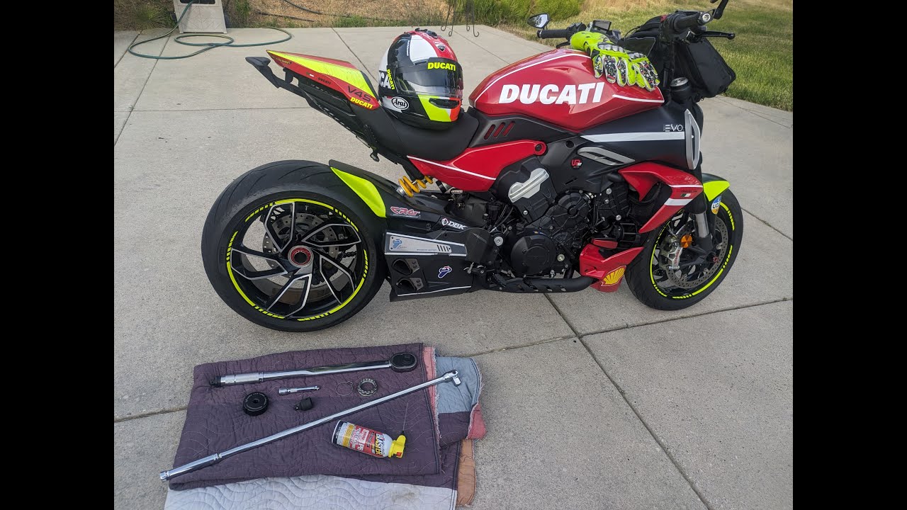 S08E08 2023 Ducati Diavel V4 Easy Method to remove rear wheel and nut