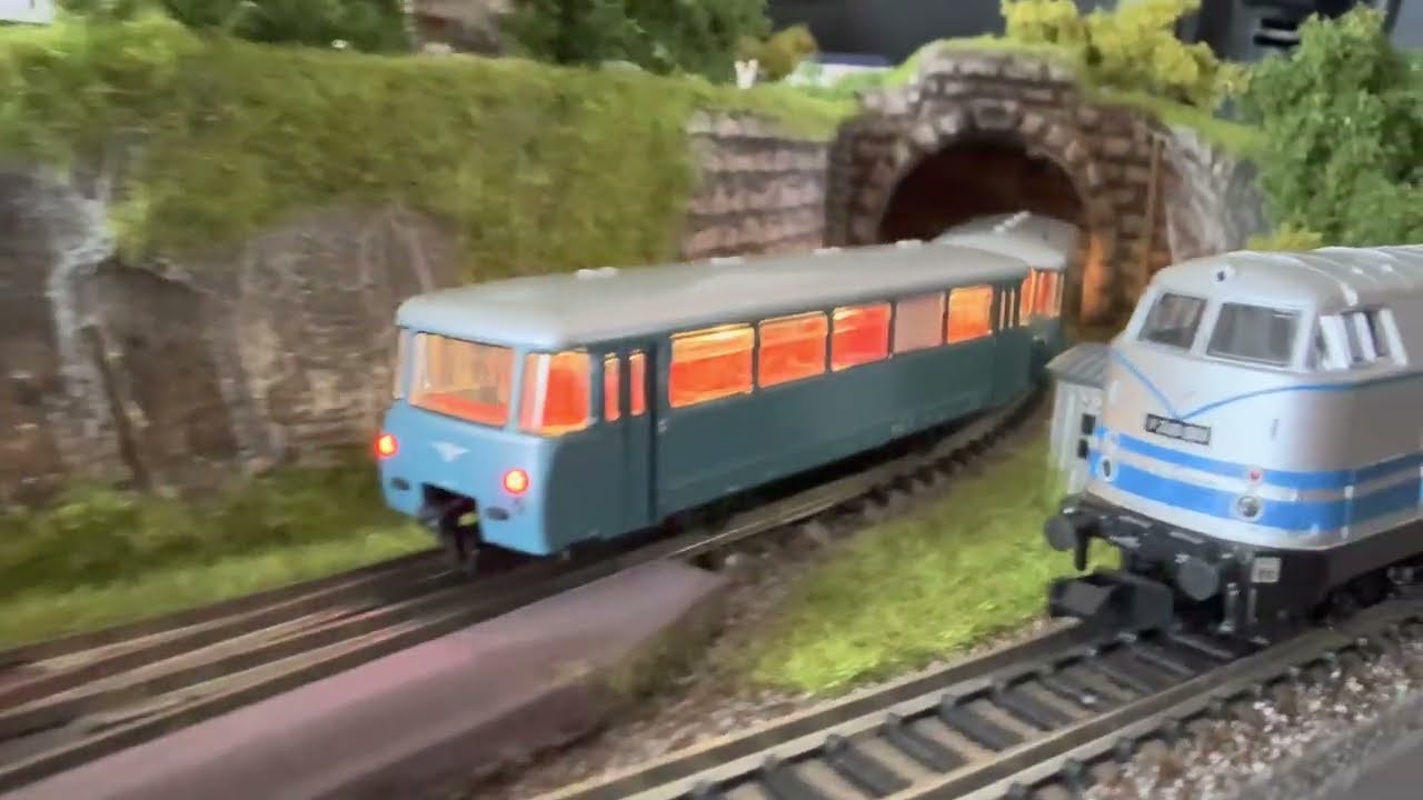 Blaues Messe-Unikat – VT 2.09 der DR auf der Modellbahn