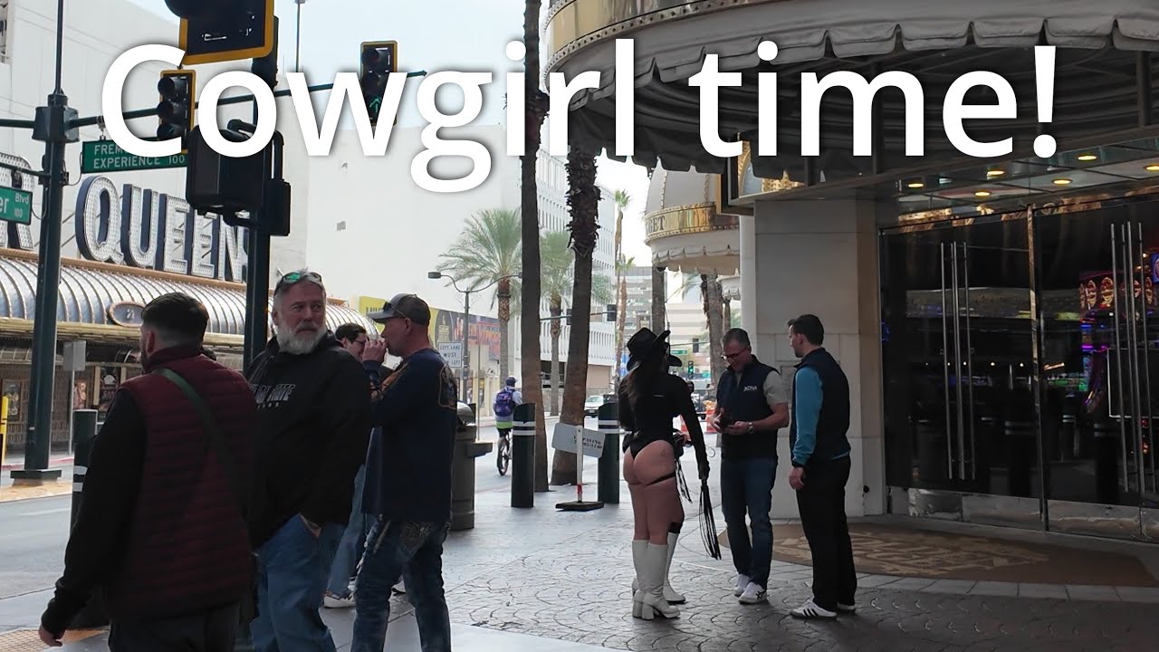 A daytime walk @ the Fremont Street Experience in 4k in January 2026 - entertainers/people watching