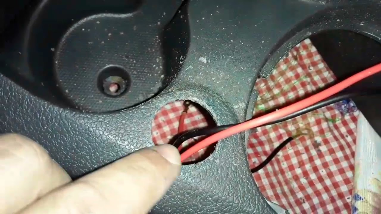 Instalação de tomada USB com Voltímetro no Sandero 2015.