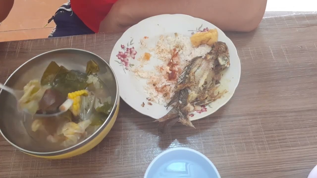 Makanku   sama ikan mujaer mundur nih 