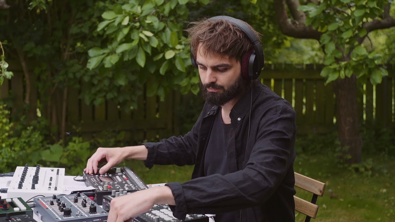 Swedish garden party with live artist Charlie Thorstenson | @AwesomeSoundwaveMusic