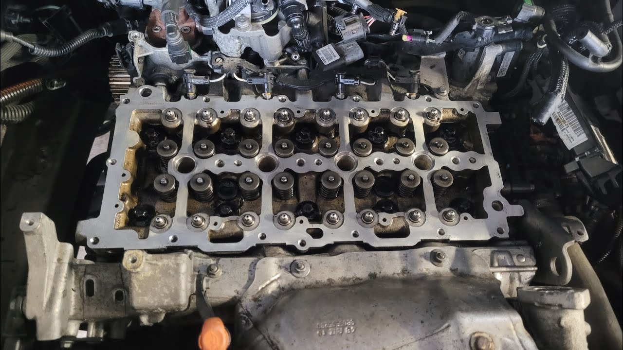 Wymiana łańcucha wałków rozrządu 1.5 HDI Peugeot Citroën. Metaliczne odgłosy, wycieki oleju.