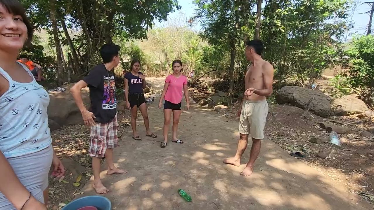chanito enfurecido les dise de todo a las chicas y asi reaccionan ellas