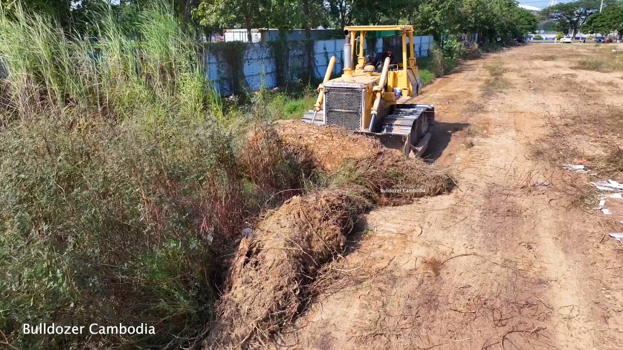 It's really amazing to see experts working to push the grass and soil to build a Borey.