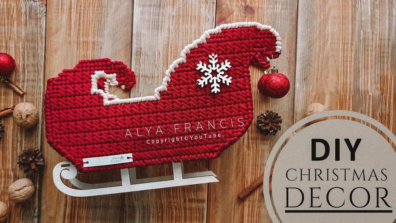 DIY CHRISTMAS 🎄 DECOR ROOM ♥ Santa Claus sleigh made of plastic canvas and cord 😍 SUB)