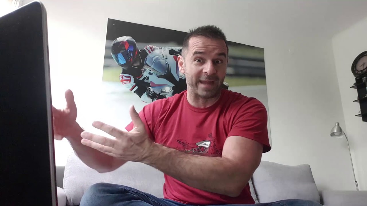 Mit csinál egy motoros télen?