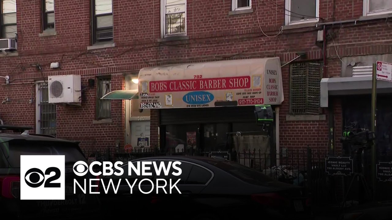 NYPD looking for suspect in Brooklyn stabbing that left 1 hurt