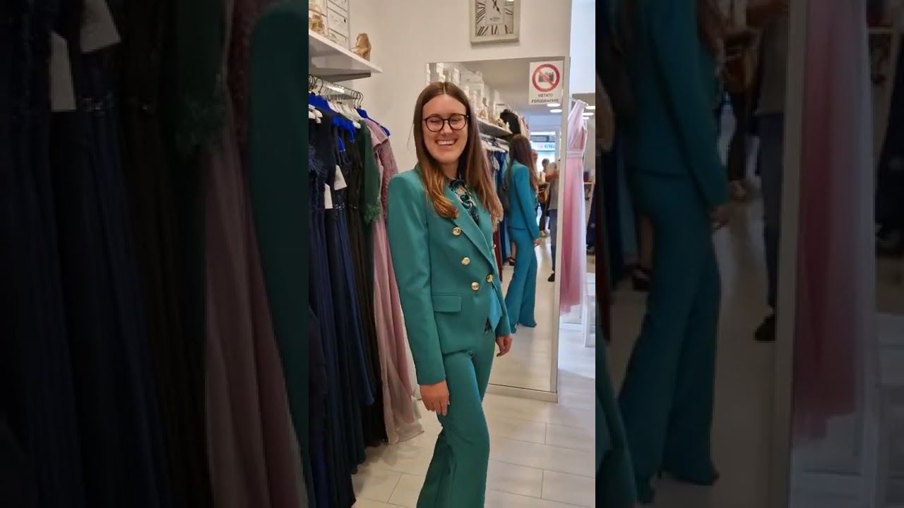 Tailleur pantaloni eleganti con giacca slim in cr&ecirc;pe