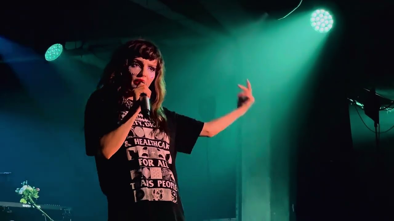 Lauren Mayberry - Crocodile Tears live in Glasgow