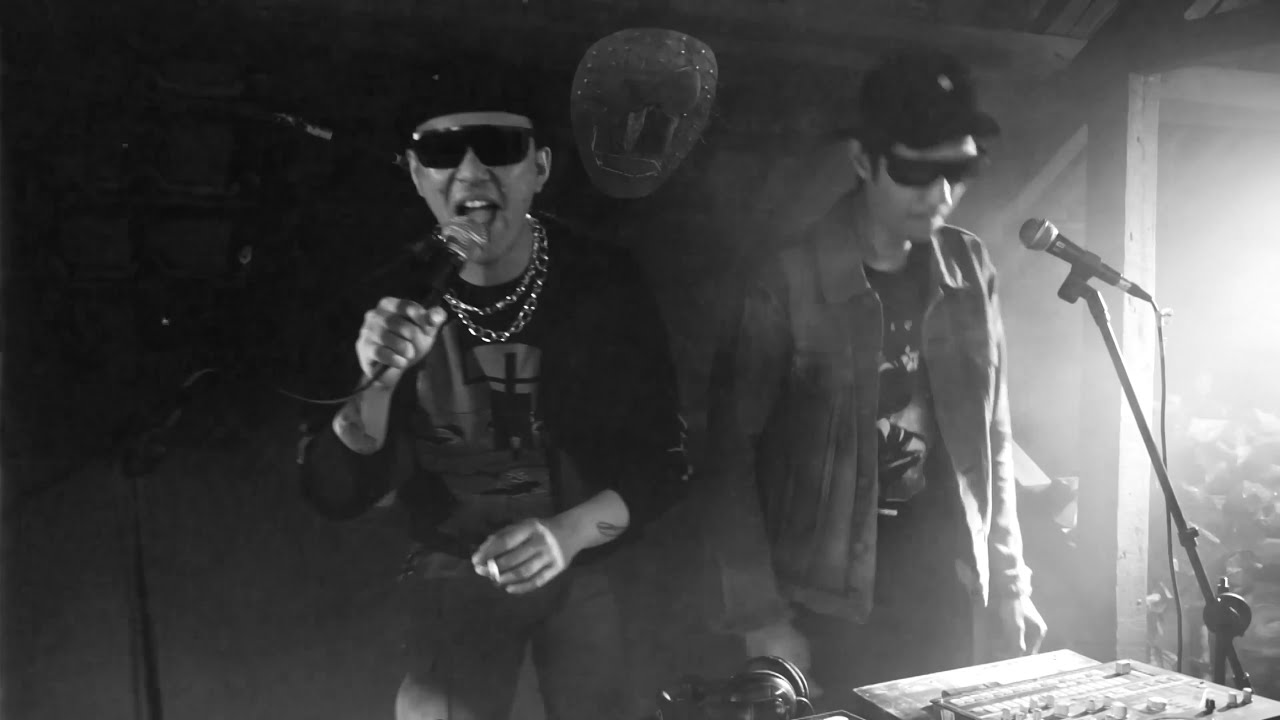 ASYLUM UNIFORM - Full Performance | Live on PARA