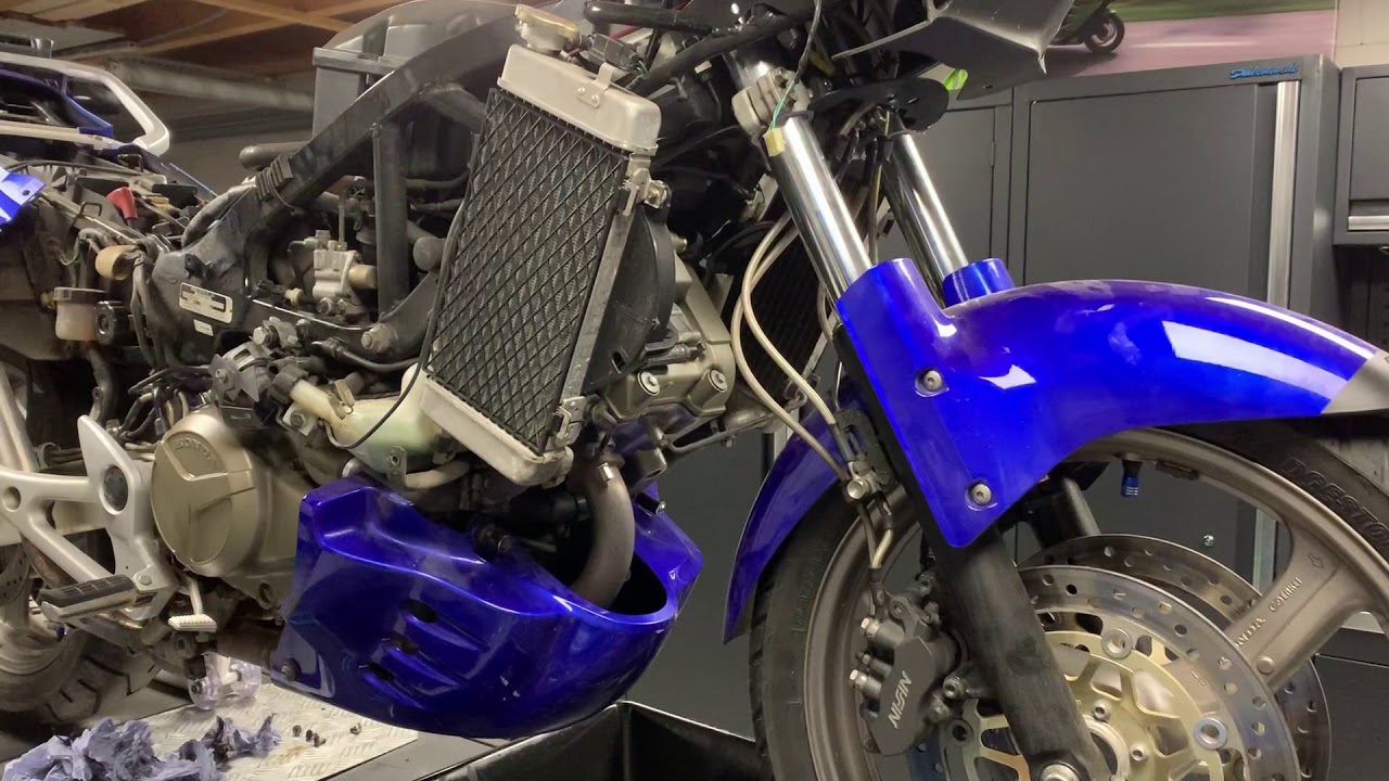 Honda Varadero nokkenas kettingspanner (NAKS) vervangen