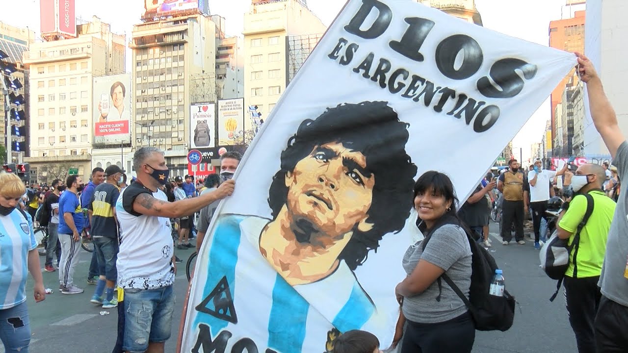 Hinchas del fútbol despiden a Maradona en todo el mundo