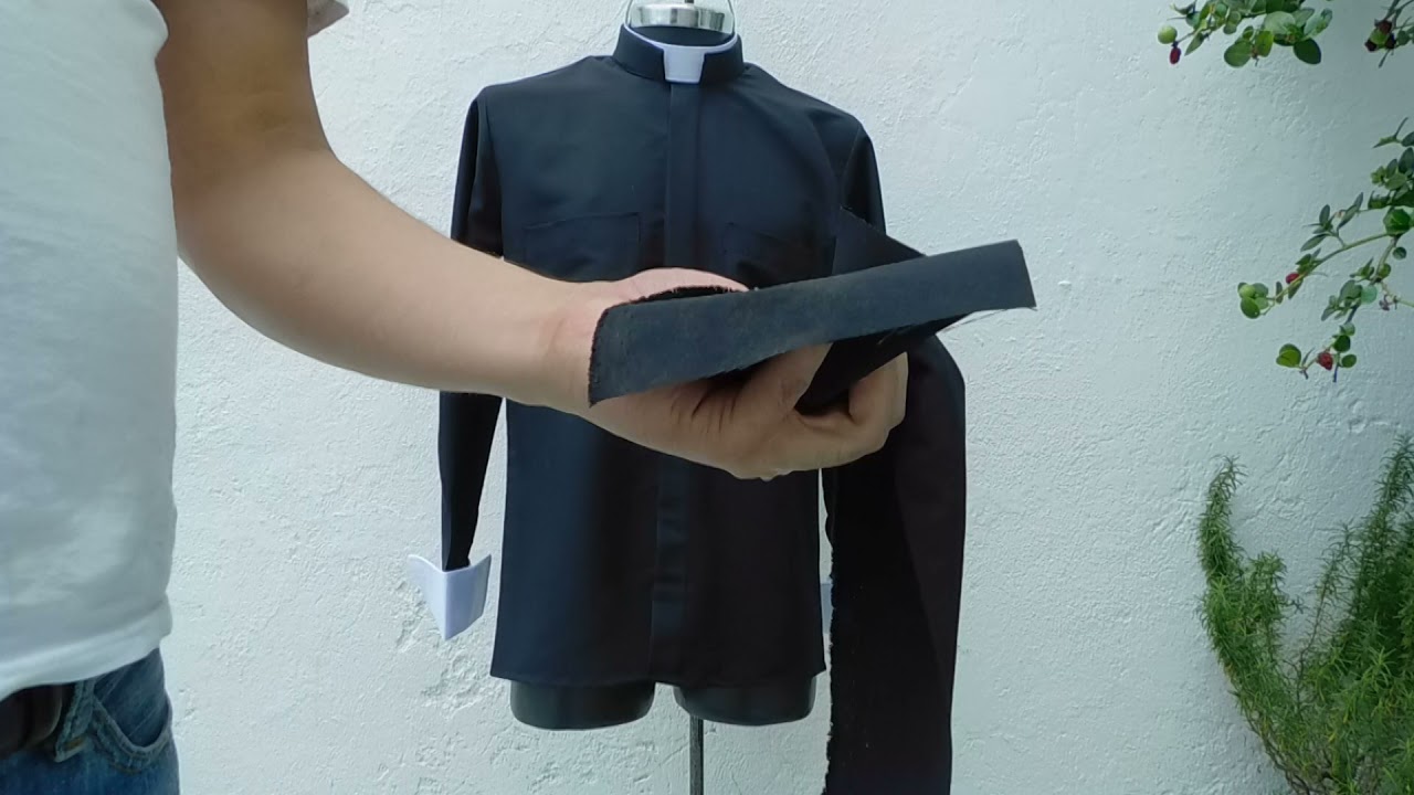 camisa clerical con tecnología textil