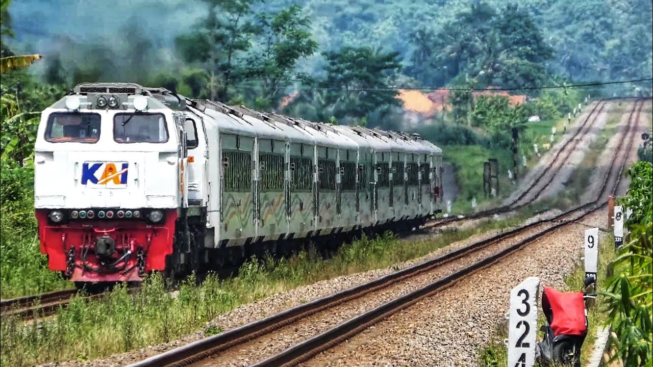 Stasiun Ini UNIK Karena Dibelakangnya Terdapat WADUK.