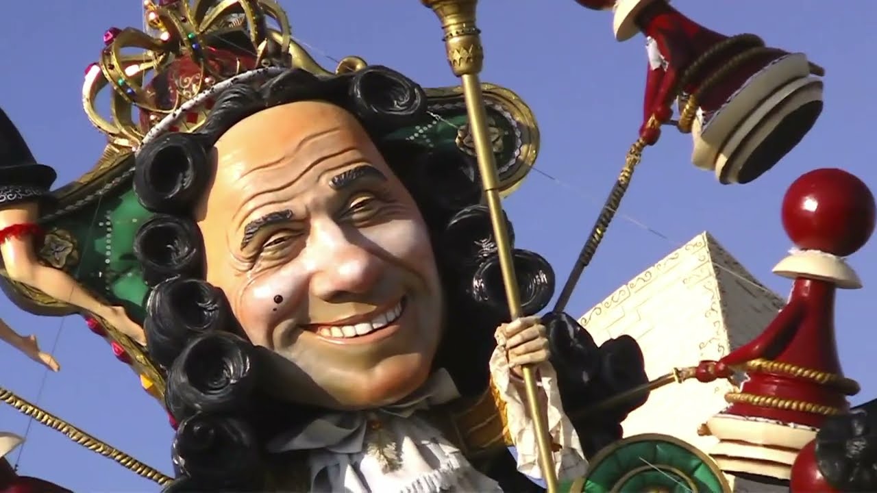 Viareggio - Omaggio in maschera a Silvio Berlusconi